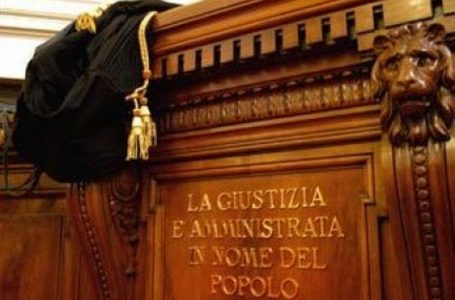 Corte di Cassazione: la condanna patteggiata non va dichiarata nell’autocertificazione per l’inserimento in graduatoria