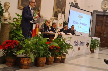 Province. La relazione del neopresidente dell’UPI Gandolfi, il saluto di Roberto Gualtieri, l’intervento del ministro Piantedosi e il manifesto programmatico dell’Assemblea Congressuale