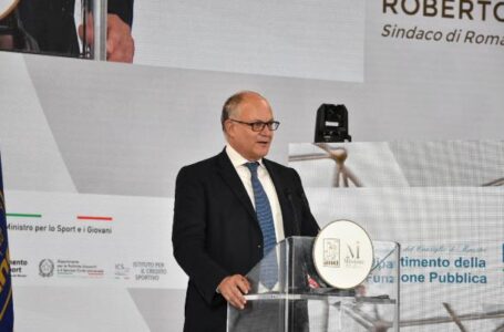 Gualtieri all’Assemblea ANCI: “Senza investimenti su casa, trasporti e politiche sociali non c’è futuro per i Comuni”