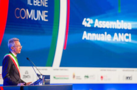 Assemblea dell’Anci 2025. Manfredi: “‘Rigenerazione e equità la nostra via. Comuni motore della Repubblica”