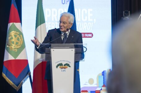 Province. Il presidente Gandolfi conclude l’Assemblea nazionale di Lecce dell’UPI: “Siamo al centro del dibattito, ora chiediamo coraggio”. L’intervento del Presidente Mattarella