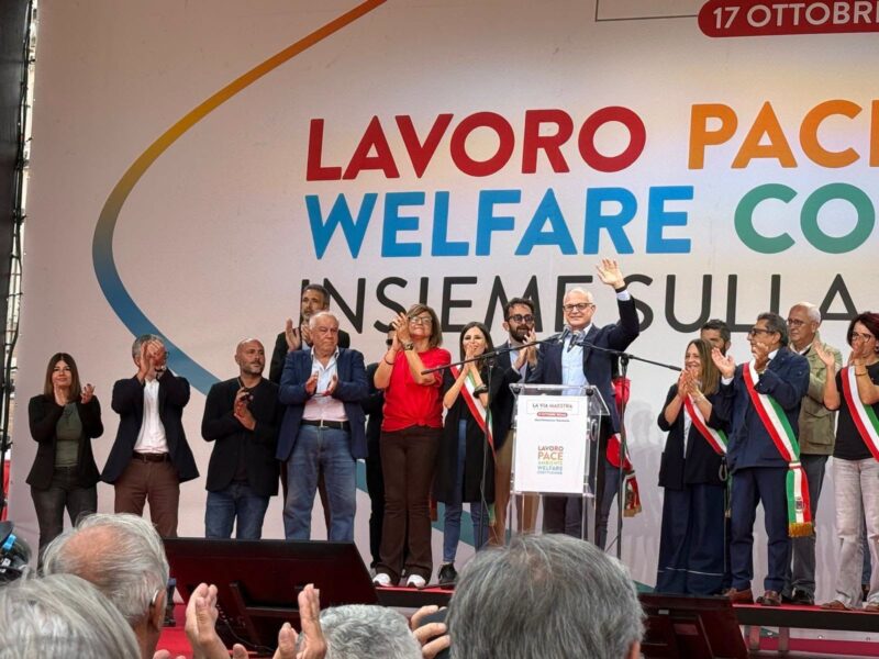 Gualtieri alla manifestazione Cgil: «I giovani hanno salvato la Costituzione, ora è tempo che salvino l’Italia»